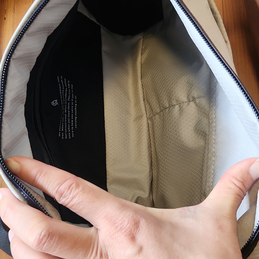 Bellroy Lite Sling - Picture 4 of 13